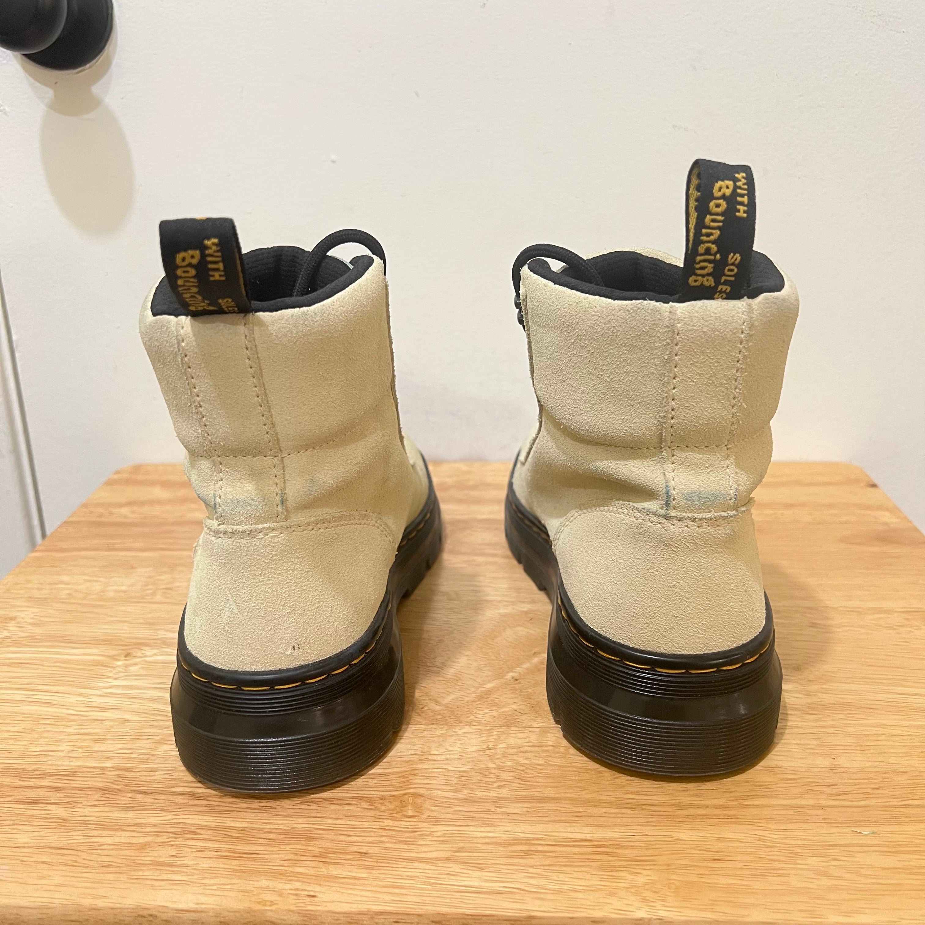 Dr. Martens Women's Combs Suede Utility Boots (pre-owned) Size 5