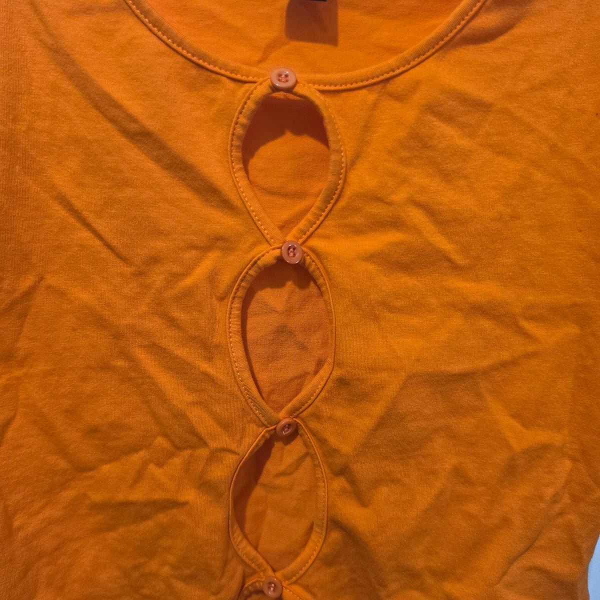 SHEIN Orange Cutout Button Crop Top - Size M (US 6) | Women's Short Sleeve Cropped T-Shirt