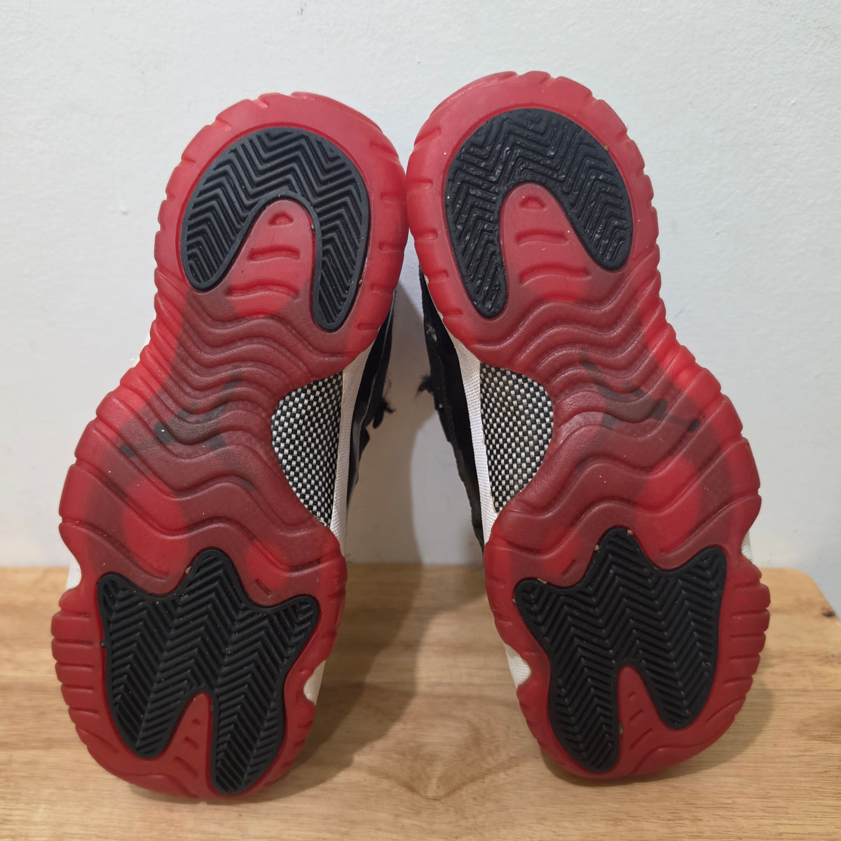 Jordan Boys Size 6.5 Black Red White Low Top Lace Up Logo Sneakers