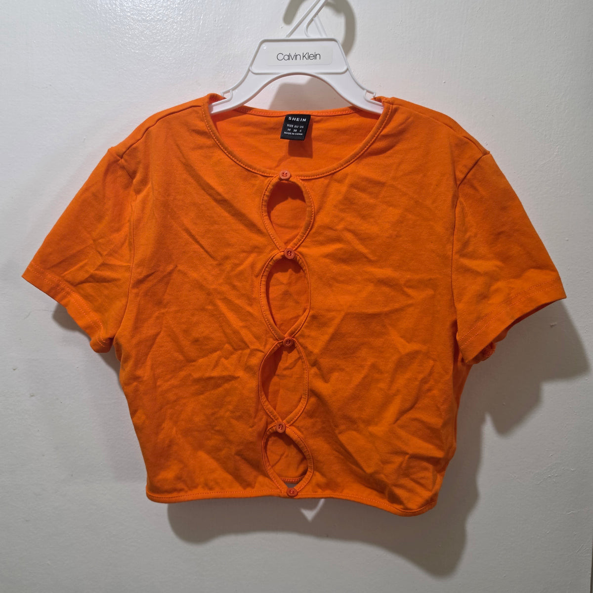 SHEIN Orange Cutout Button Crop Top - Size M (US 6) | Women's Short Sleeve Cropped T-Shirt