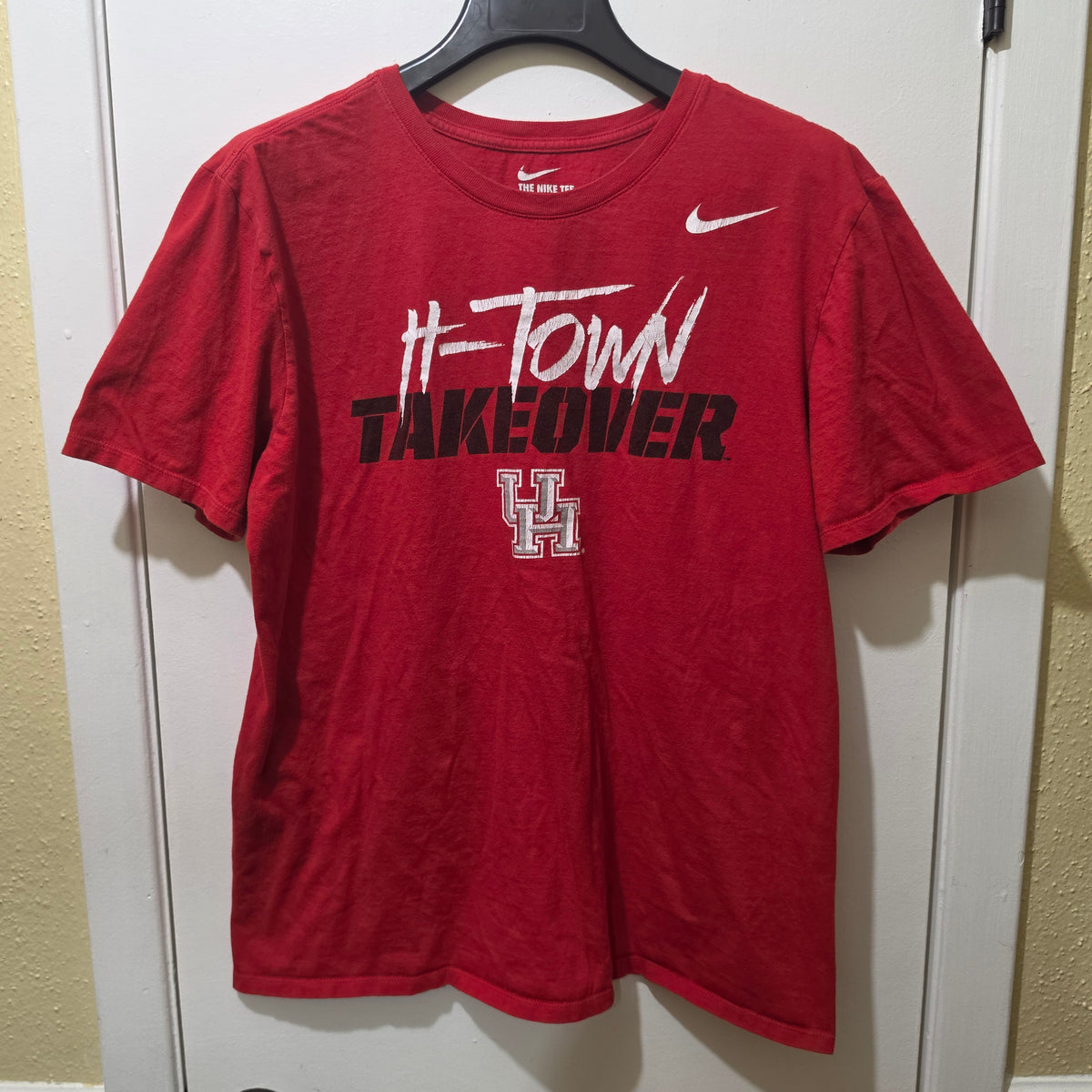 Pre-Owned Nike UH Shirt L - H-Town Takeover Houston Cougars Tee Red